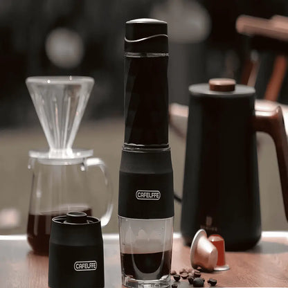 Cafetière Espresso Portable 4-en-1 – Capsules, Café Moulu & Mousseur à Lait – Idéale Voyage & Bureau CuisyShop